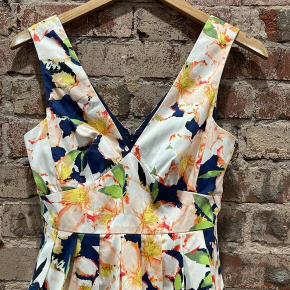 NWT J. Crew V-Neck Floral Cocktail Dress Size 00 - Picture 2 of 5